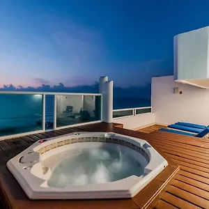 Rooftop Private Jacuzzi In Beach Front Penthouse Apartahotel